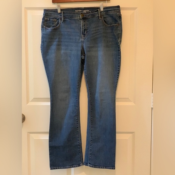 Old Navy Women's Original Mid-Rise Boot Cut Jeans in Blue.     Size-14 Short - Picture 4 of 5